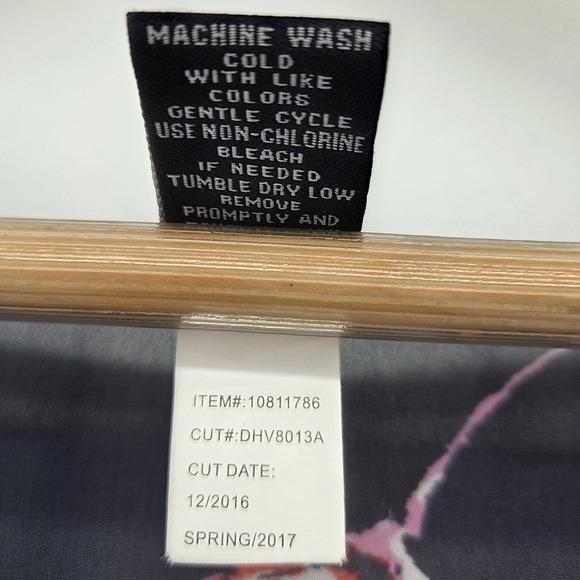 Torrid Floral Print Sheer Blouse Button Front V-Neck Women's Size 1 Navy Blue - Picture 6 of 6